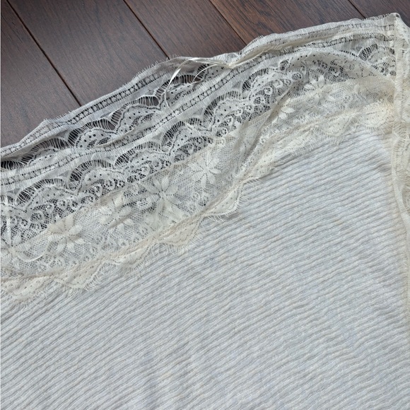 Francesca's Collections Sally Lace Dolman Top - Picture 4 of 6